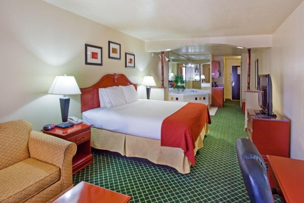Holiday Inn Express & Suites HINESVILLE EAST - FORT STEWART